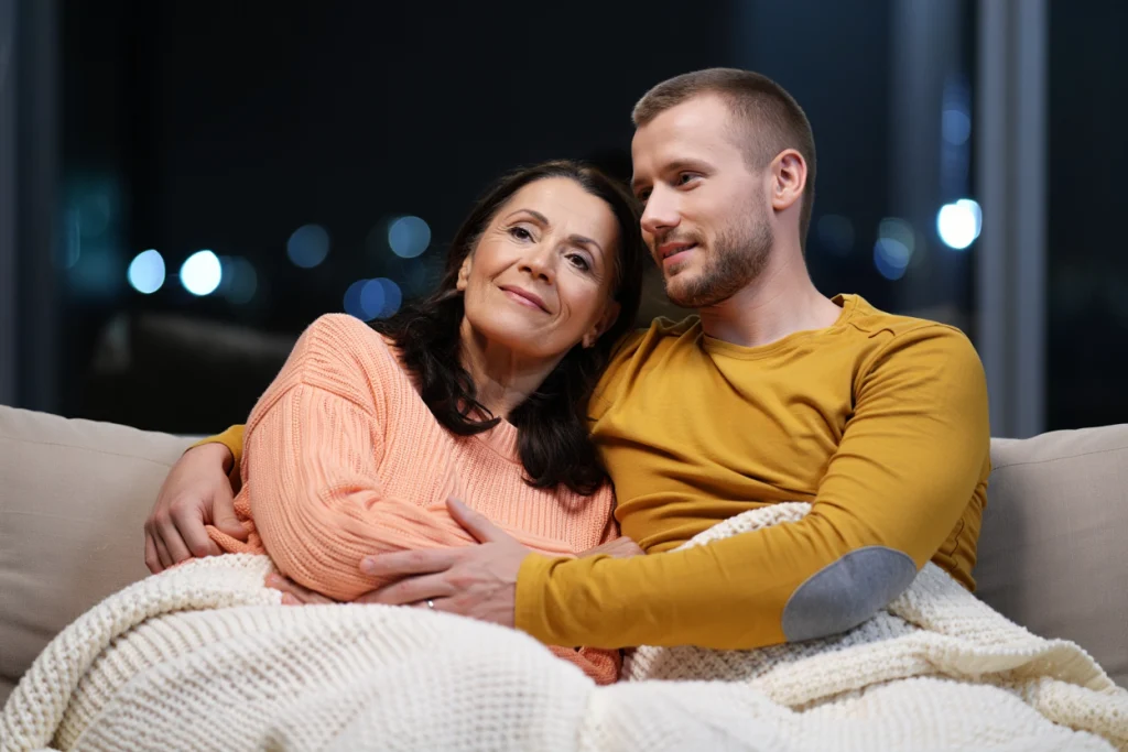 Coup-de-foudre-pour-un-homme-plus-jeune